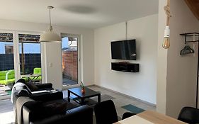 Neubau, Moderne Haushaelfte In Hamburg